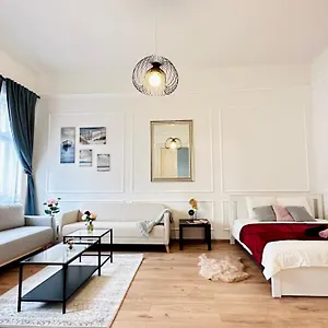  Habitación en casa particular Jozsef 18 - 5 Mins To New York Cafe